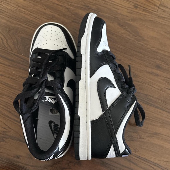 Nike Panda Dunks - Picture 3 of 4